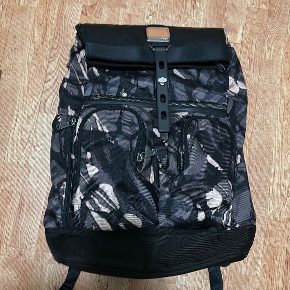 NWOT Tumi backpack. It’s too big for me that’s why I’m selling it.